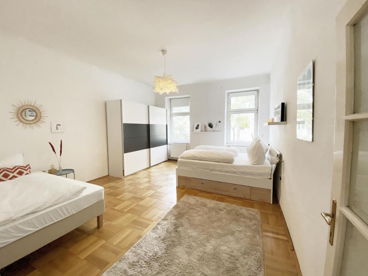 Sunny Apartment near Belvédère Castle Viena Exterior foto